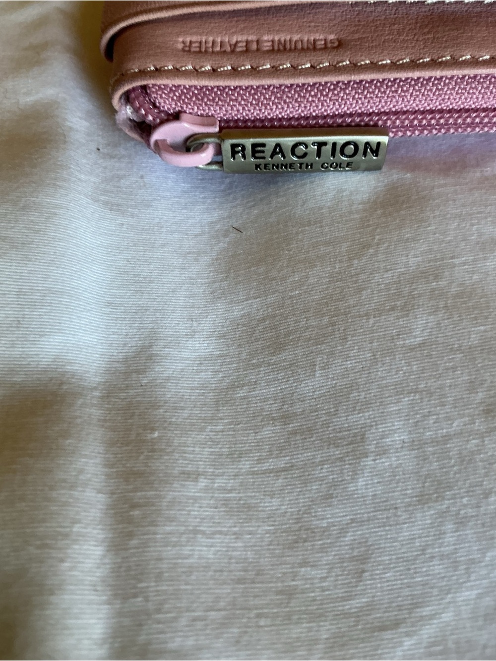 Kenneth Cole Reaction Pink Coin Pouch Wallet - Picture 3 of 4
